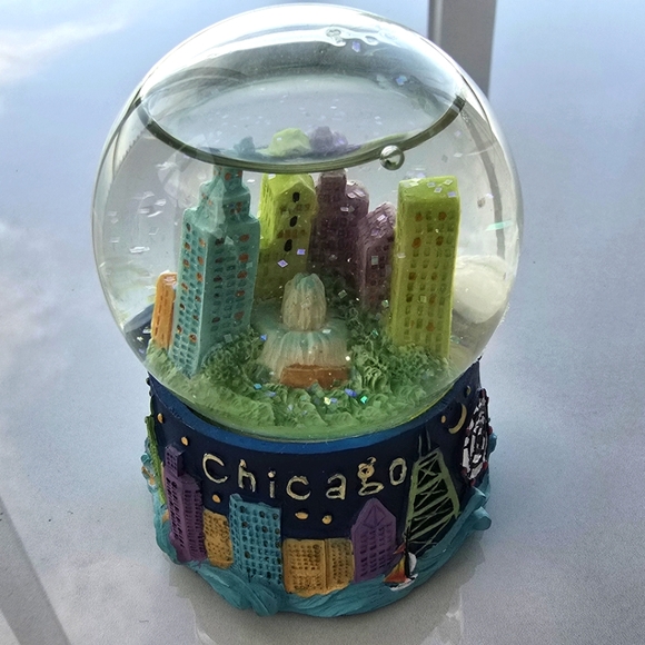 Chicago Snow Globe - With Skyline, Navy Pier And More - Picture 1 of 4